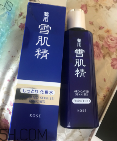 雪肌精化妝水盈潤型是清潔水嗎？能美白嗎？