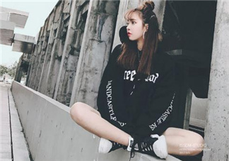 黑色衣服被漂白水弄壞怎么復(fù)原？黑色衣服被84燒黃了怎么辦？