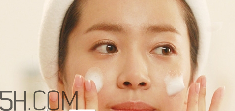 敏感肌膚用什么卸妝產(chǎn)品？臉上有紅血絲用什么卸妝？