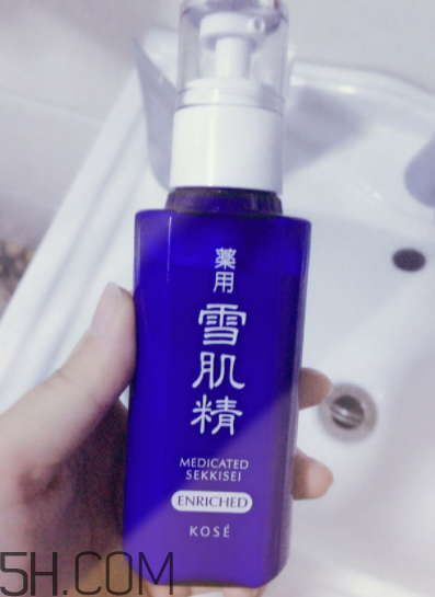 雪肌精盈潤乳液適合油皮嗎？適合夏季嗎？