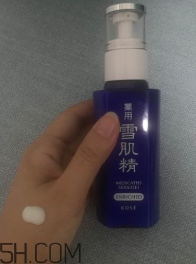 雪肌精盈潤乳液適合油皮嗎？適合夏季嗎？