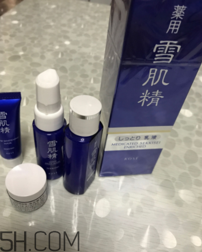雪肌精盈潤乳液適合油皮嗎？適合夏季嗎？