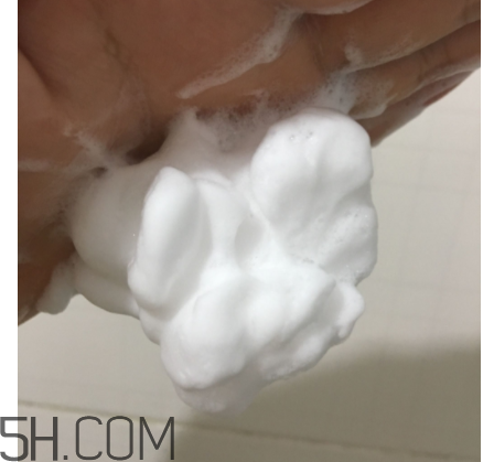 雪肌精泡沫洗顏皂適合干皮嗎？洗后緊繃嗎？