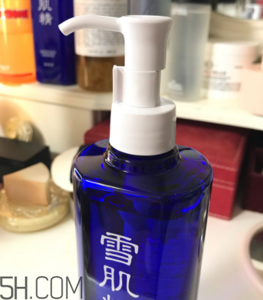 雪肌精卸妝油糊眼睛嗎？雪肌精卸妝油悶痘嗎？