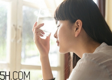 女性初潮一般多少歲？女性初潮年齡如何預(yù)測？