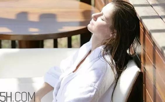 女性月經(jīng)初潮不能吃什么水果？月經(jīng)初潮后補什么？