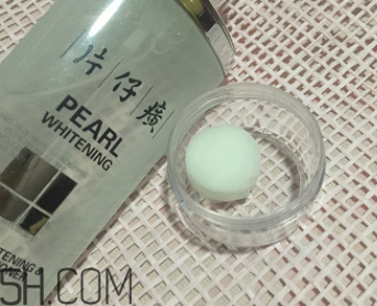 片仔癀珍珠亮膚水適合敏感皮嗎？有刺激嗎？