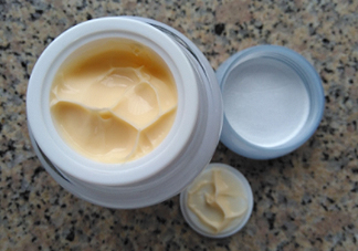 片仔癀珍珠膏白天能用嗎？會(huì)不會(huì)變黑？