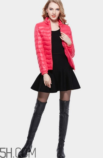 女裝羽絨服怎么保養(yǎng)？輕薄羽絨服怎么搭配？
