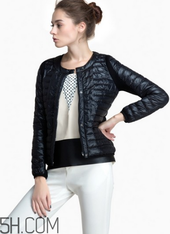 女裝羽絨服怎么保養(yǎng)？輕薄羽絨服怎么搭配？