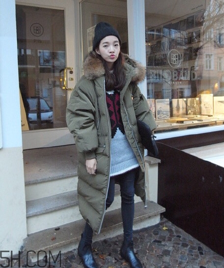 羽絨服怎么穿不顯胖？冬季好看的女裝羽絨服時(shí)尚搭配