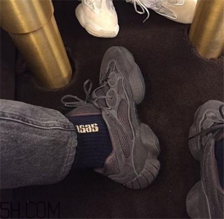 yeezy 500 desert rat純黑配色實物什么樣？