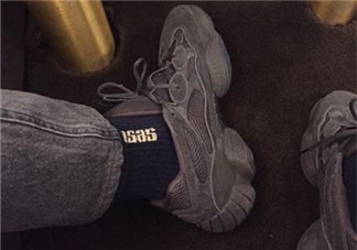 yeezy 500 desert rat純黑配色實物什么樣？