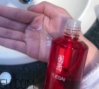 羽西靈芝水油不油？適合油皮嗎？