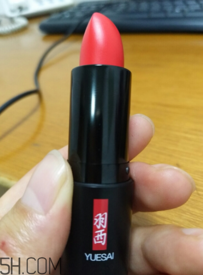 羽西蟲草口紅滋潤嗎？哪個色號適合秋冬？