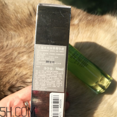 蘭蔻水光瓶后續(xù)要疊加面霜嗎？可以和精華疊加嗎？