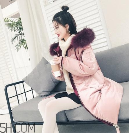 粉色羽絨服里面怎么搭配？粉色羽絨服內(nèi)搭什么？