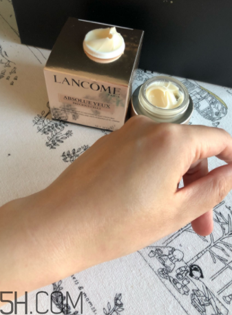 蘭蔻菁純眼霜與小黑瓶眼霜有什么區(qū)別？哪個(gè)好用？