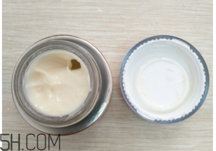 蘭蔻菁純眼霜與小黑瓶眼霜有什么區(qū)別？哪個(gè)好用？