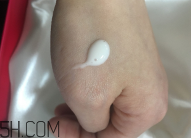 蘭蔻美膚修護精華乳有刺激嗎？適合敏感肌嗎？