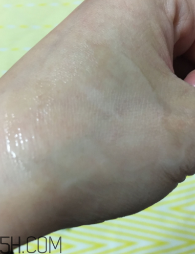蘭蔻美膚修護精華乳有刺激嗎？適合敏感肌嗎？