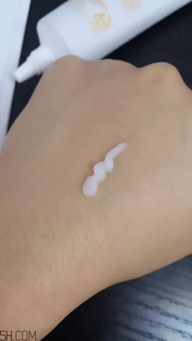 眼霜需要早晚都用嗎？ahc第五代眼霜效果怎么樣？