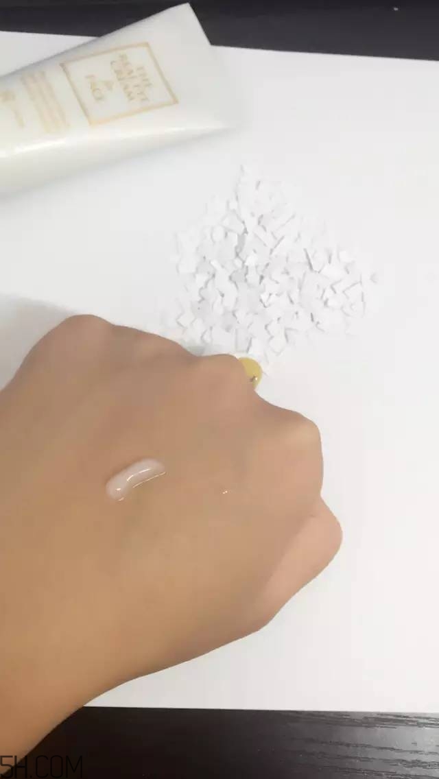 眼霜需要早晚都用嗎？ahc第五代眼霜效果怎么樣？