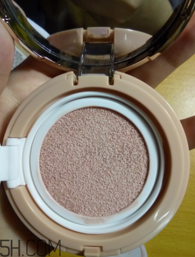 韓熙貞礦物氣墊霜油不油？適合油皮嗎？