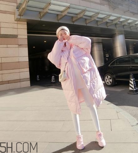 粉色羽絨服配什么褲子？粉色羽絨服搭配什么褲子好看？