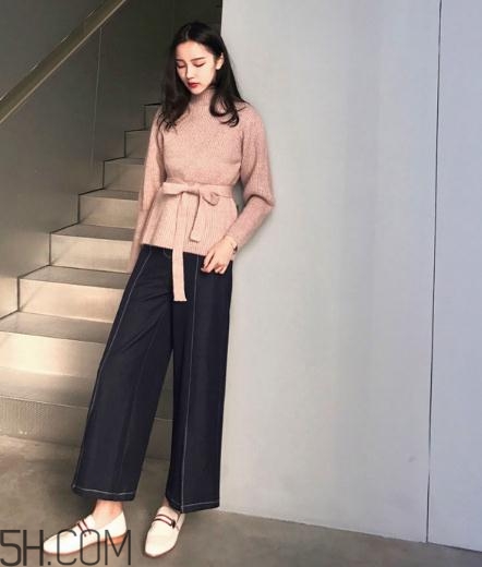 粉色毛衣搭配什么下身？粉色毛衣下面怎么搭配？