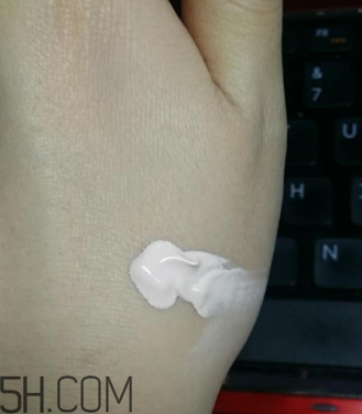 瓷肌礦物CC霜油不油？瓷肌礦物CC霜適合什么膚質(zhì)？