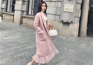 粉色大衣配什么顏色包包？粉色大衣搭配什么包？