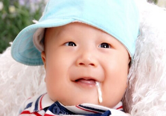 新生兒吐奶情況什么時候會沒有？寶寶吐奶了怎么辦？