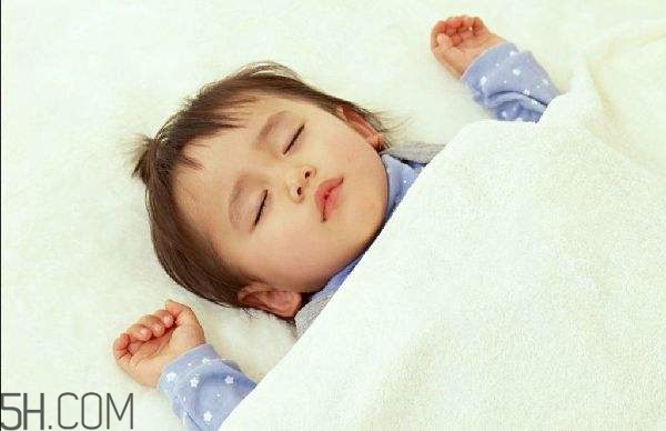 常對(duì)嬰幼兒撫觸有哪些作用？寶寶一周歲怎樣安排作息？
