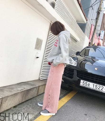粉色褲子配什么上衣？將時尚與溫暖兼具的搭配