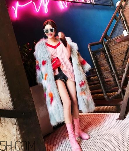 粉色內(nèi)搭怎么配外套？冬季也要風(fēng)度與溫度共存