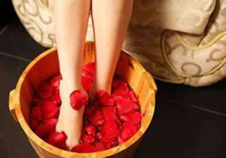 女性冬季泡腳要注意什么？女性泡腳養(yǎng)生的方法是什么？
