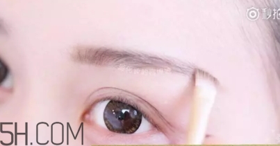2018年新年妝容怎么化？紅色妝容紅紅火火