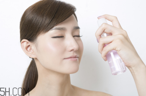 面霜什么時候用最好？保濕面霜哪個牌子好用？