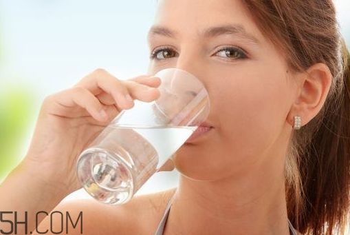 喝水可以美容嗎？喝水美容5大常識(shí)