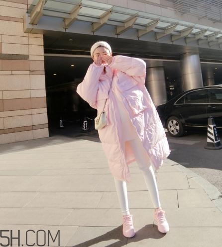 粉色面包服配什么褲子？少女心爆棚的經(jīng)典搭配