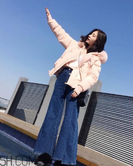粉色面包服配什么褲子？少女心爆棚的經(jīng)典搭配