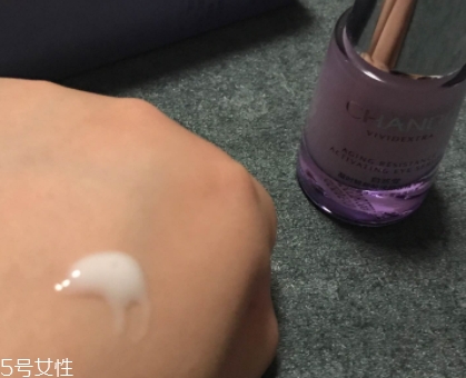 自然堂凝時(shí)鮮顏系列適合什么膚質(zhì)？