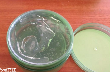 得鮮蘆薈膠含酒精嗎？蘆薈膠當睡眠面膜的作用
