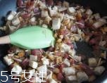 臘腸在蒸之前要泡水嗎？吃臘腸兩步走