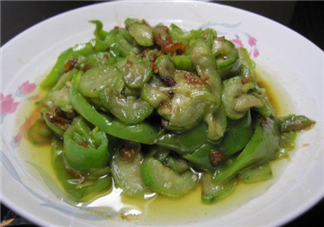 絲瓜的土腥味怎么去除？絲瓜切后不變色小技巧