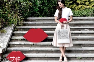 lulu guinness是什么牌子？明星網(wǎng)紅都愛的紅唇包