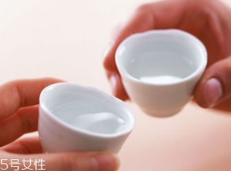 白酒喝之前要醒酒嗎？酒精揮發(fā)利于健康