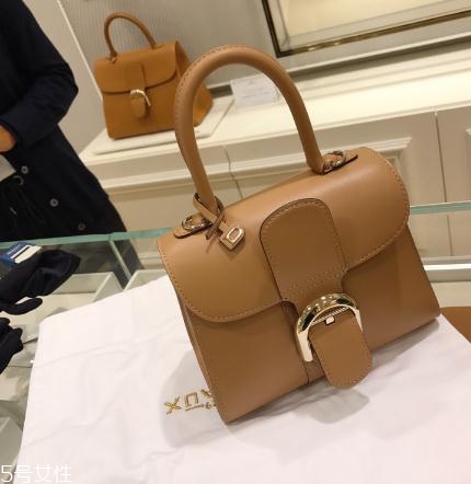 delvaux是哪個國家的？皇家專寵奢侈品牌