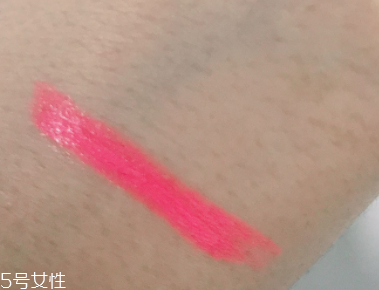 蘭芝V型唇膏01號(hào)色是什么樣的？淡粉色很溫婉
